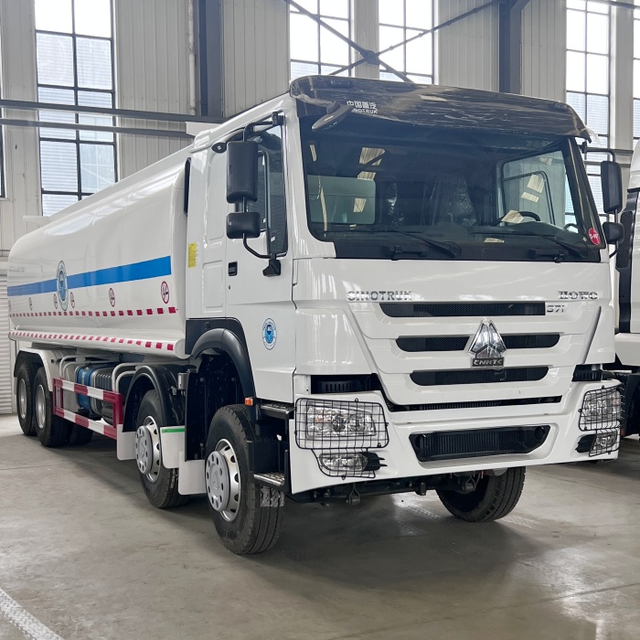 Rebuilt HOWO Fuel Tanker Truck 8×4 371HP 2 rebuilt howo fuel tanker truck 371 8×4