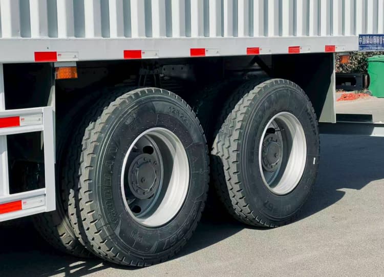 Rebuilt Howo Box Truck 371 8×4 7 rebuilt howo box truck enclosed dry van cargo truck